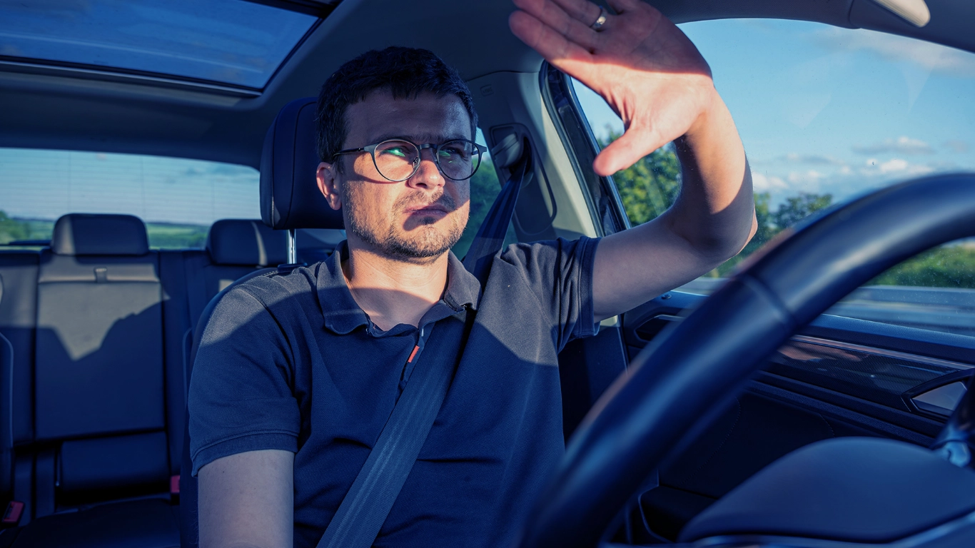 How to Address Light Discomfort & Sensitivity with Intelligent Lens Solutions